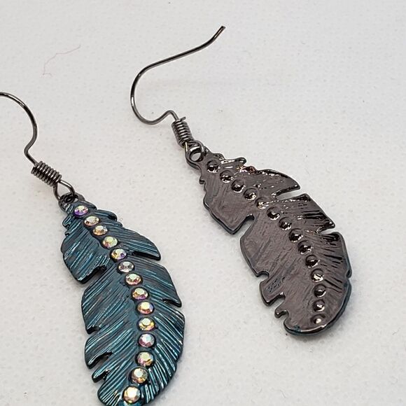 METAL AND RHINESTONE Gunmetal Feather Earrings - Picture 3 of 6